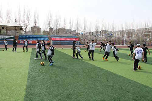大庆体彩举办青少年趣味足球赛